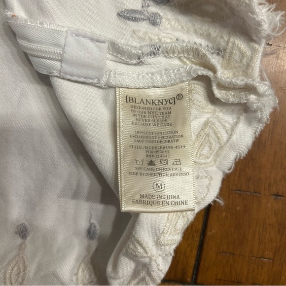 Blank NYC White and Gray Sleeveless Embroidered Top with Raw Hem, Size Medium - Picture 6 of 8